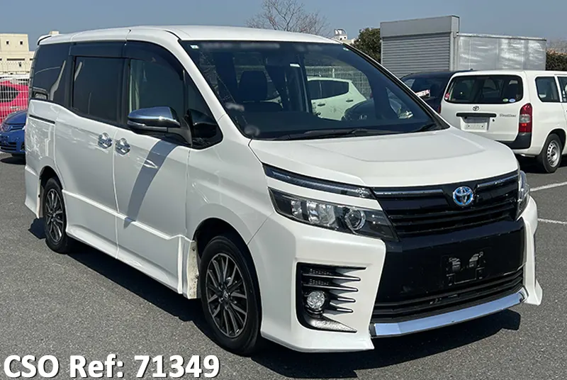 Toyota / Voxy 2015